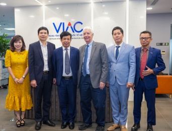 [Tin tức] VIAC và VMC tiếp và làm việc với GS. Charles Crumpton  