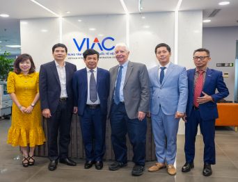 [Tin tức] VIAC và VMC tiếp và làm việc với GS. Charles Crumpton  